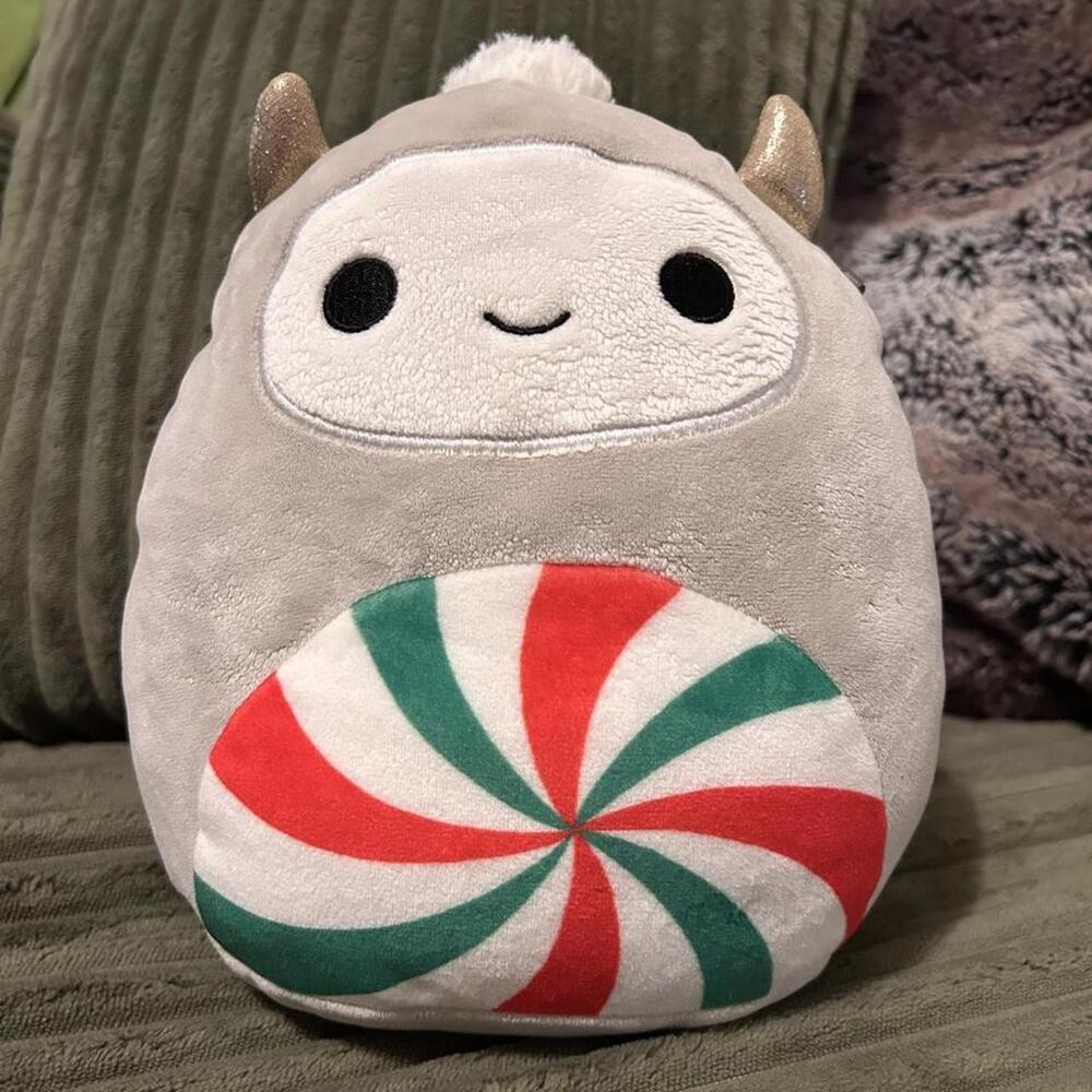 Squishmallows Nissa the Grey Yeti (Christmas Holiday Edition)